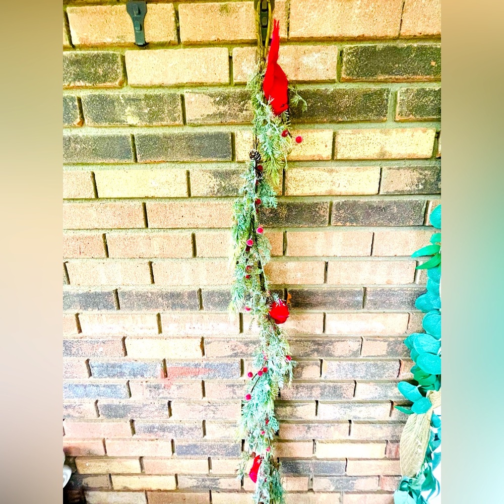 *Icy Pine & Sugar Berry Cardinal Garland